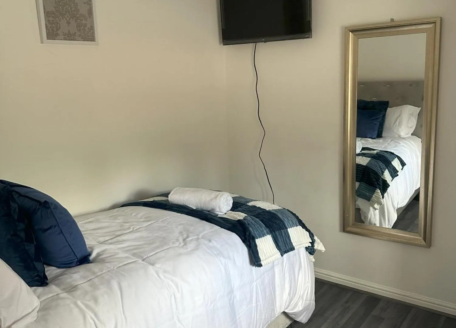 Lavish 3 Story House With Full Of Comfort Dagenham United Kingdom