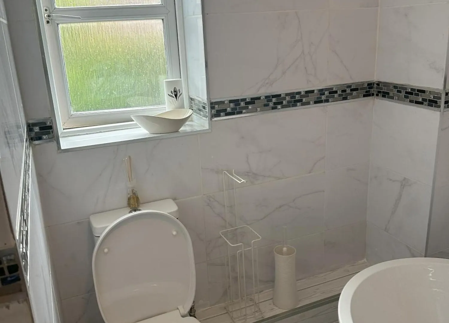 Lavish 3 Story House With Full Of Comfort Dagenham 0*,  United Kingdom