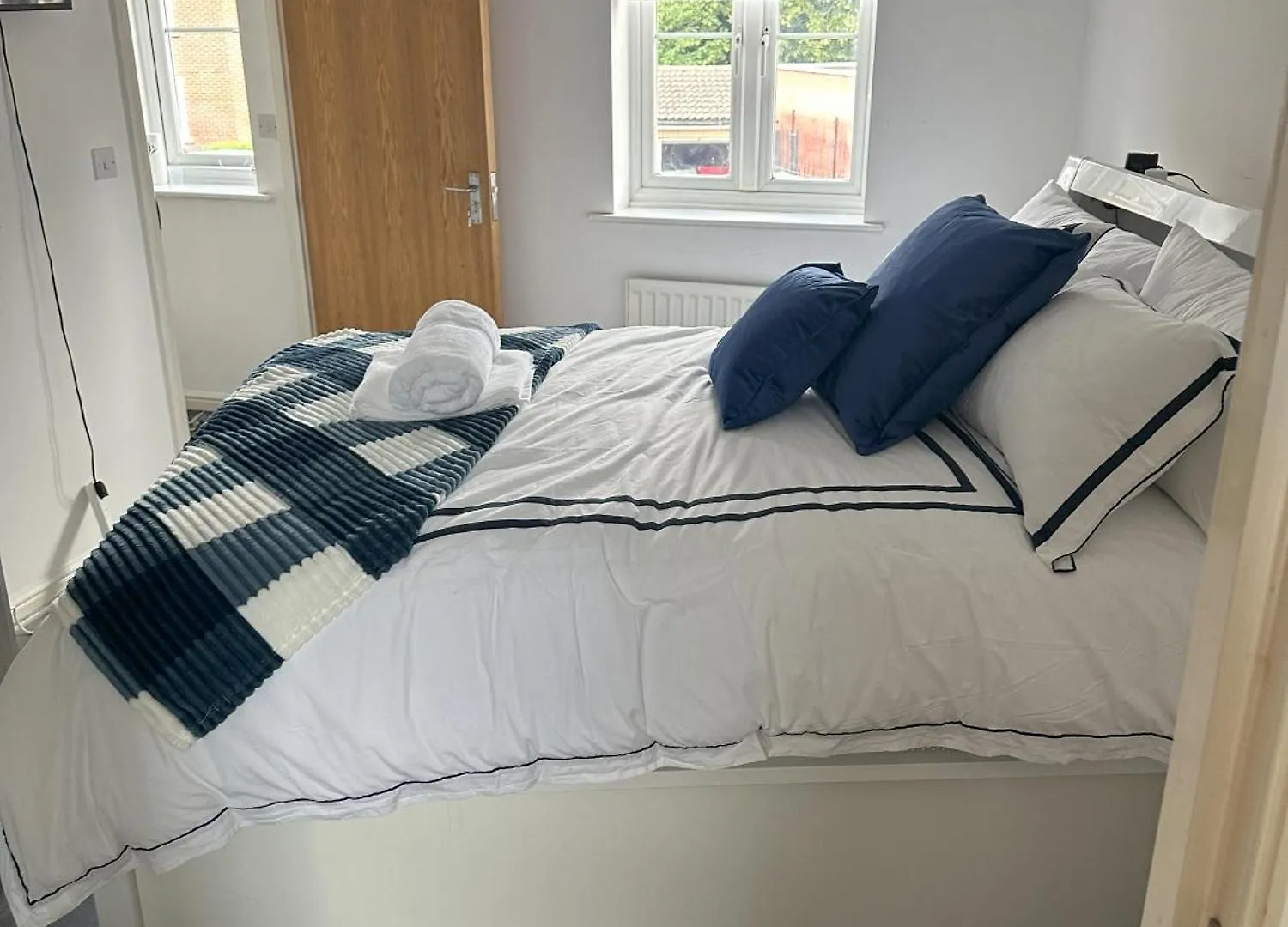 Lavish 3 Story House With Full Of Comfort Dagenham Guest house