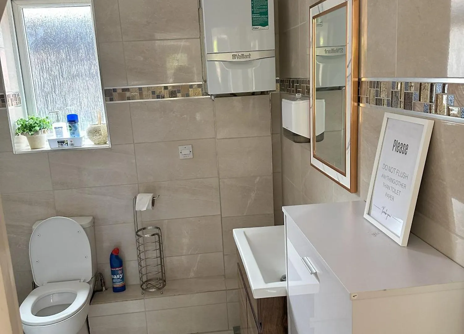Guest house Lavish 3 Story House With Full Of Comfort Dagenham